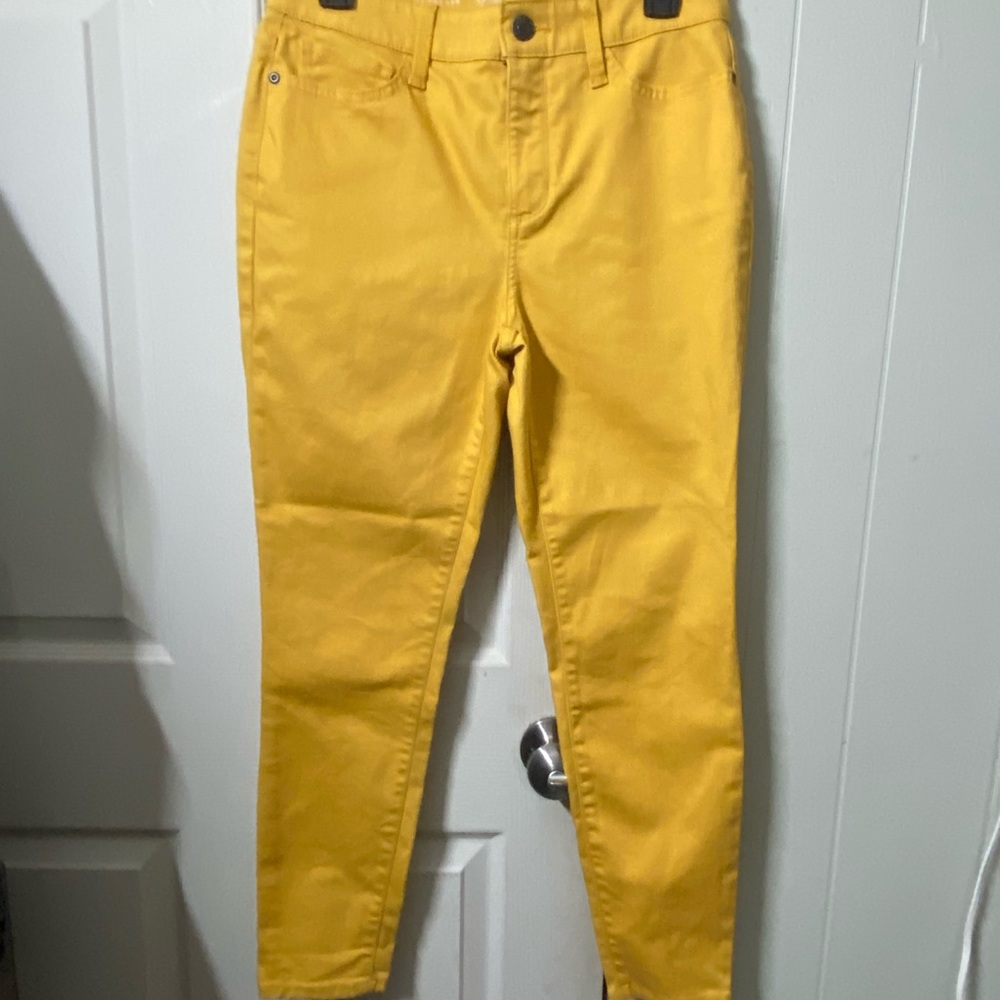 St. John’s Bay Mustard Skinny Leg Jeans Size 6~29”x26” Euc Description in pics.